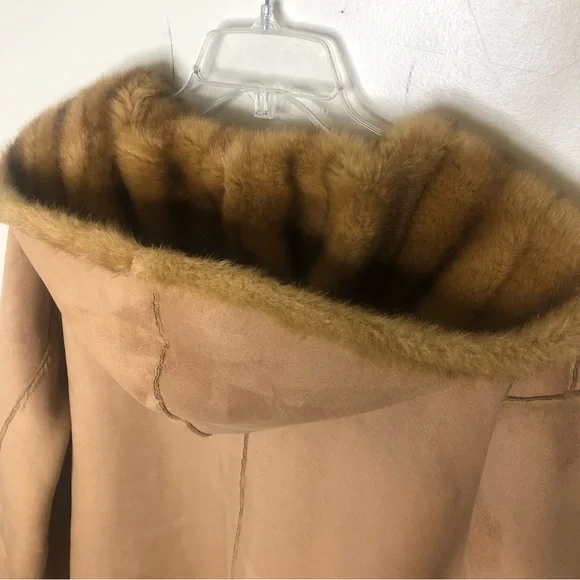 Jones New York Reversible Faux Fur Coat in Camel, size 2X. - Picture 4 of 14